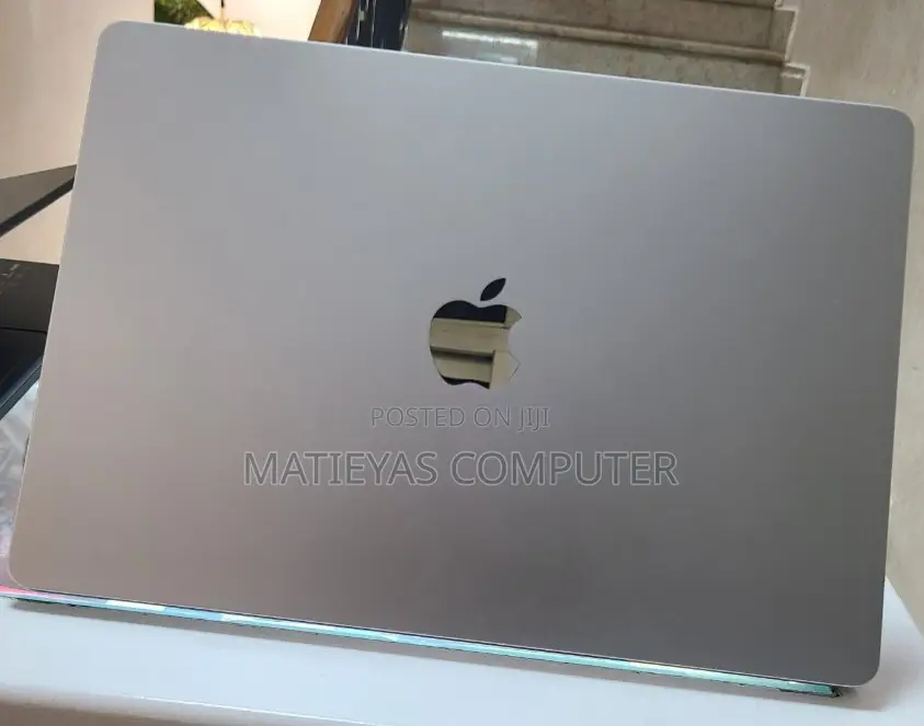 New Laptop Apple MacBook Air 2022 M2 8GB Apple M2 SSD 256GB