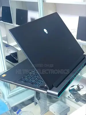 New Laptop Dell Alienware M18 R2 32GB AMD Ryzen 9 SSD 1T