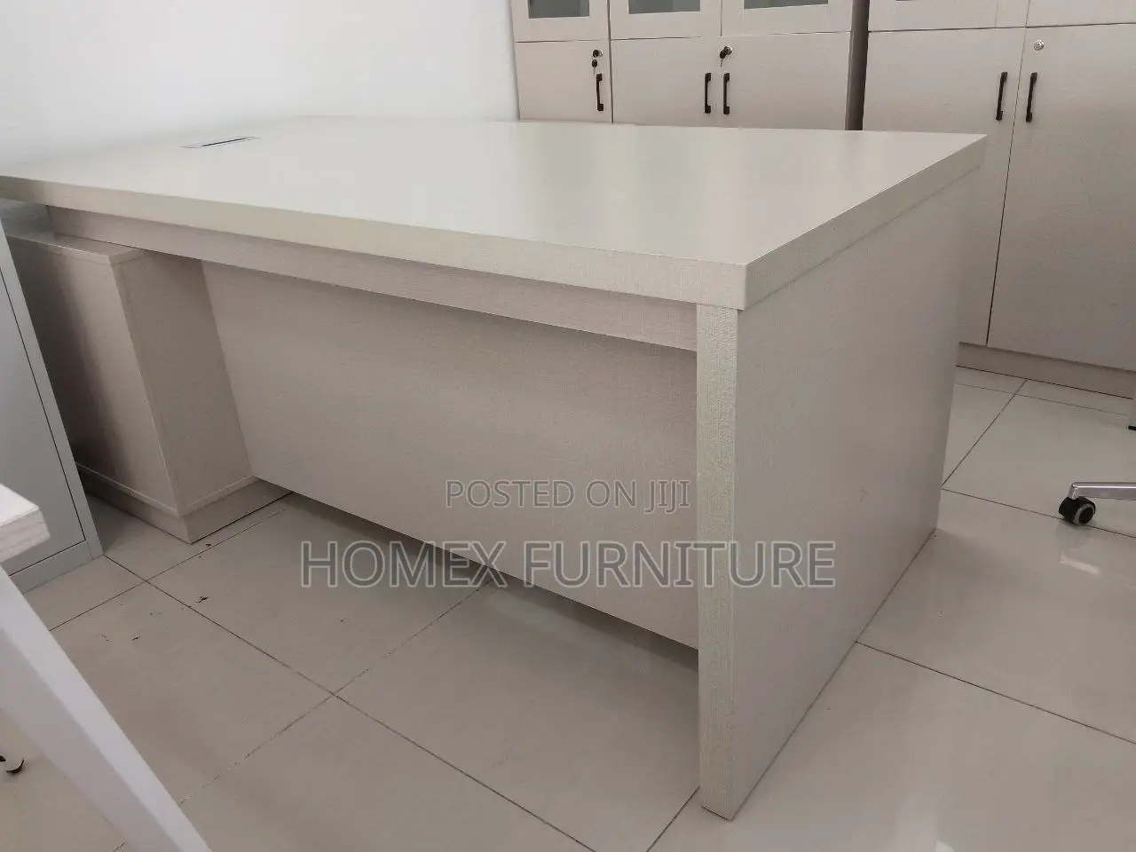Office Furniture Managerial Table