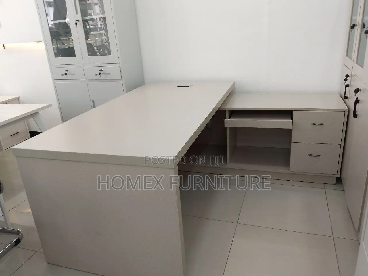 Office Furniture Managerial Table