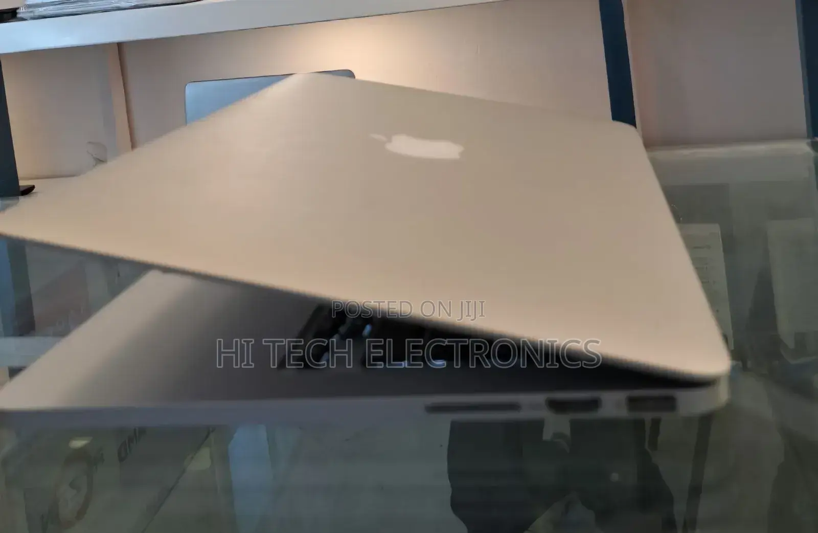 New Laptop Apple MacBook Pro 2015 8GB Intel Core I5 SSD 256GB