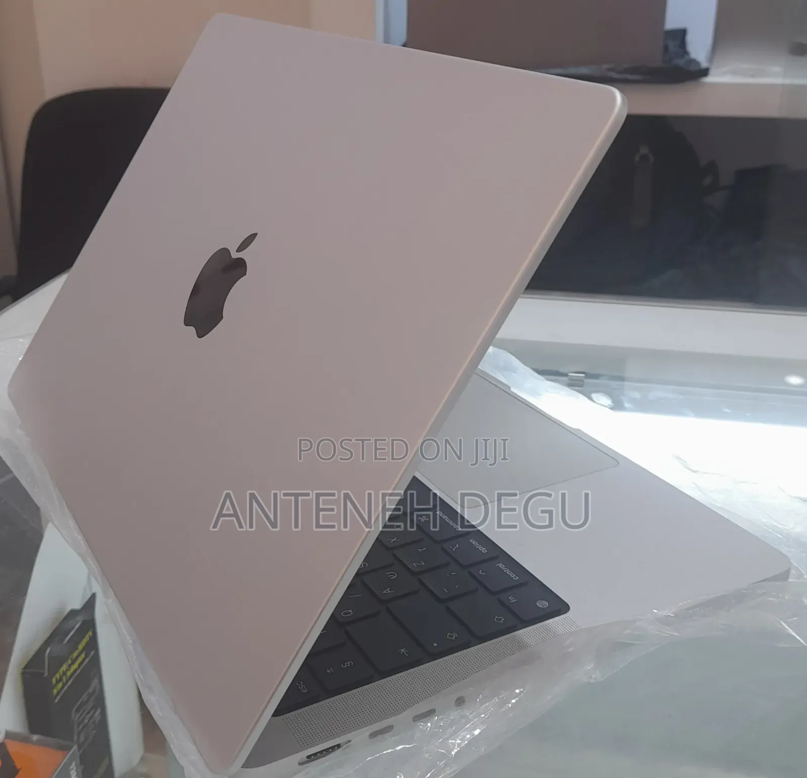 New Laptop Apple MacBook Pro 2021 M1 16GB Apple M1 Pro SSD 512GB