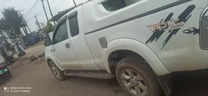 Toyota Hilux 2010 White