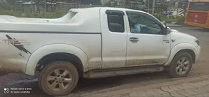 Toyota Hilux 2010 White