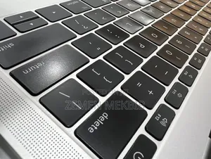 New Laptop Apple MacBook Pro 2017 8GB Intel Core I5 SSD 256GB