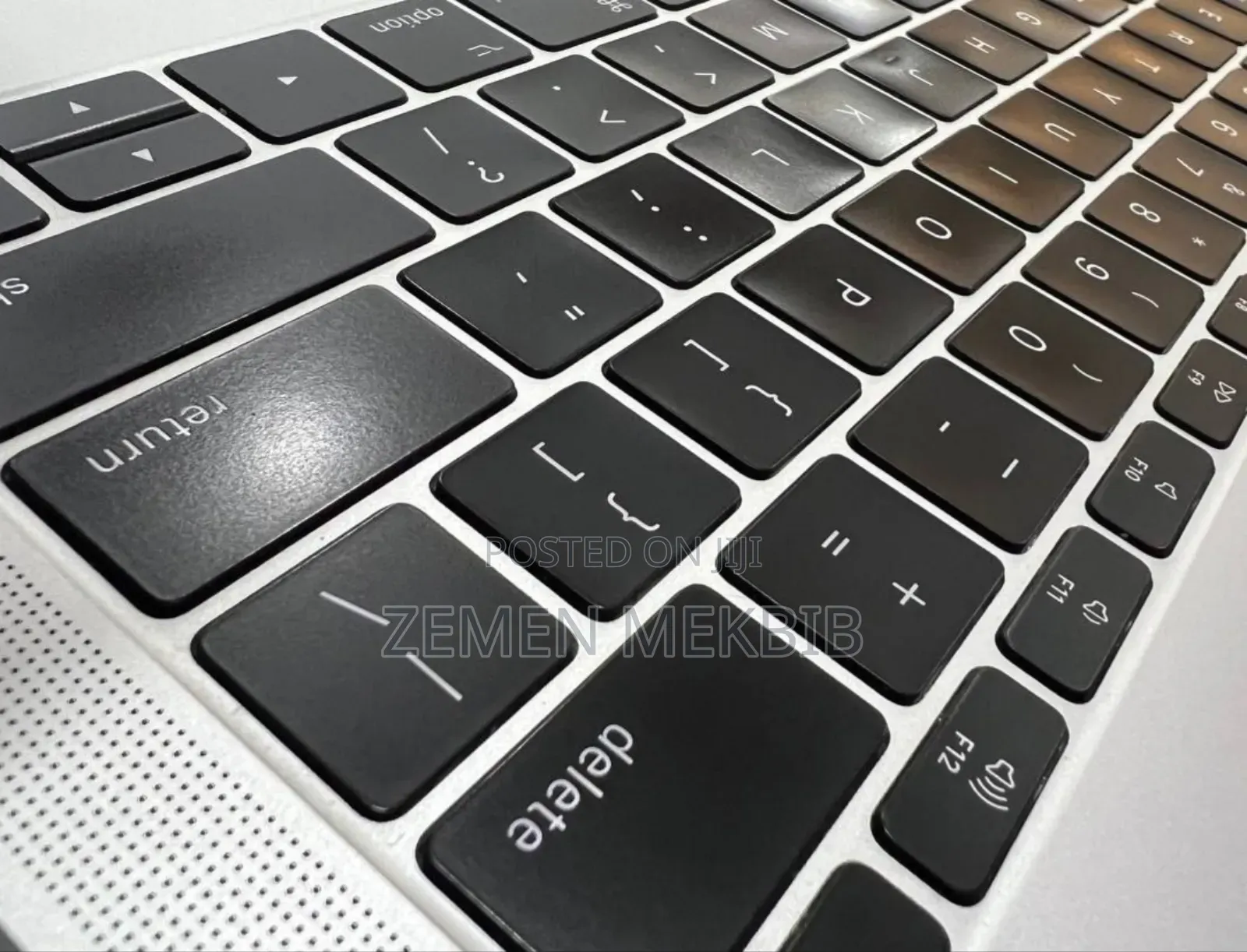 New Laptop Apple MacBook Pro 2017 8GB Intel Core I5 SSD 256GB