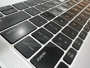 New Laptop Apple MacBook Pro 2017 8GB Intel Core I5 SSD 256GB