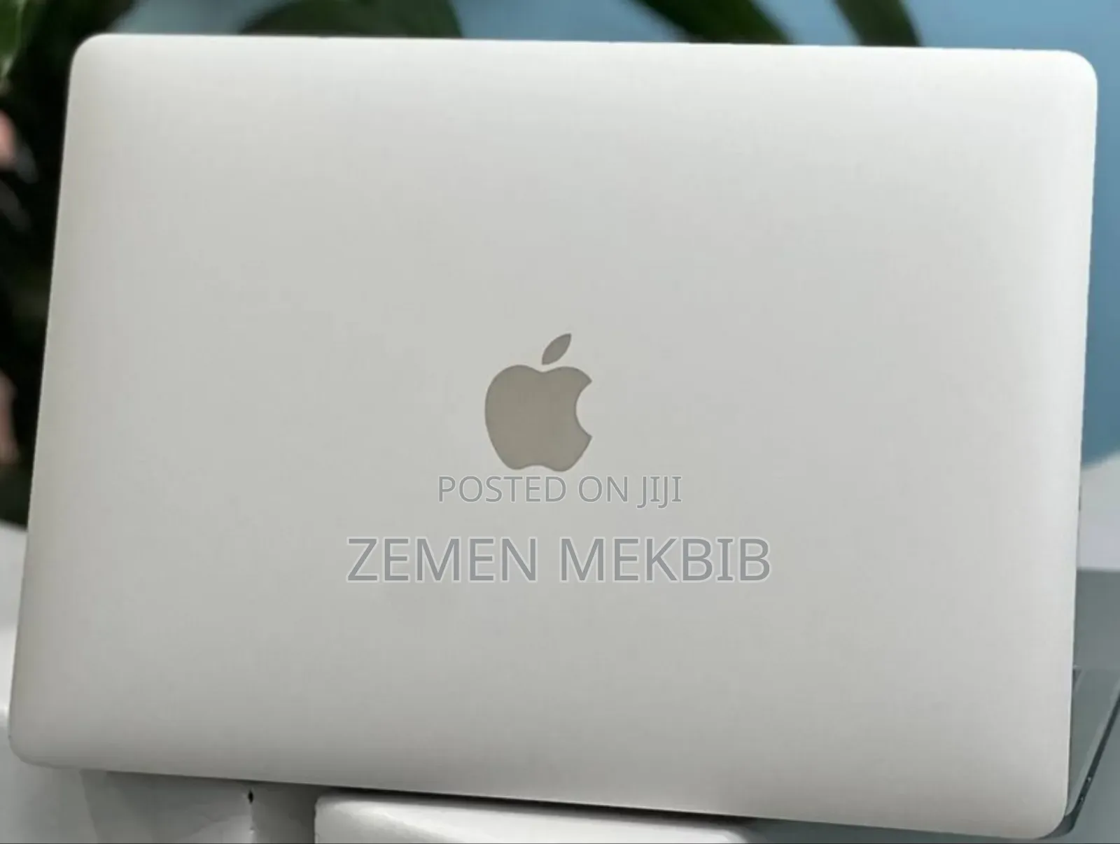 New Laptop Apple MacBook 2017 8GB Intel Core I5 SSD 256GB