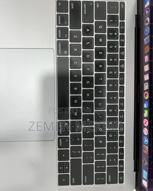 New Laptop Apple MacBook 2017 8GB Intel Core I5 SSD 256GB