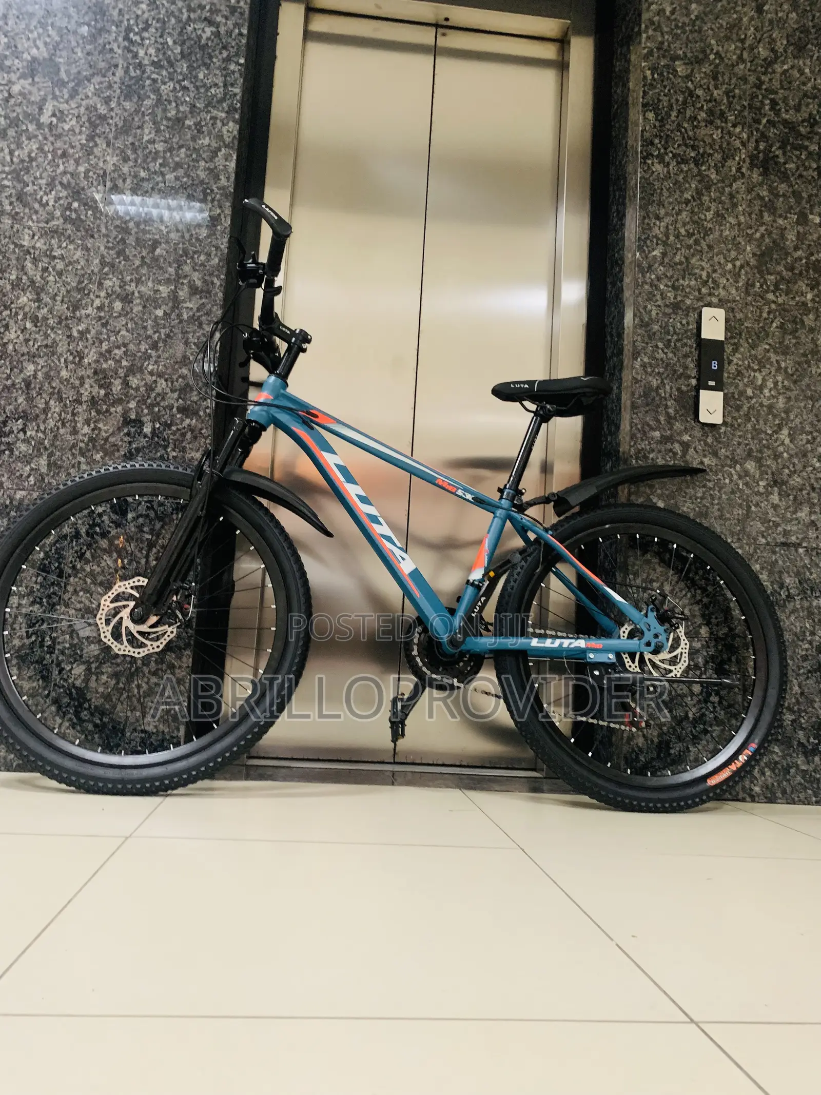 26 Inch Tyre Mountains Bike 567strong LUTA Bicycle Mountain