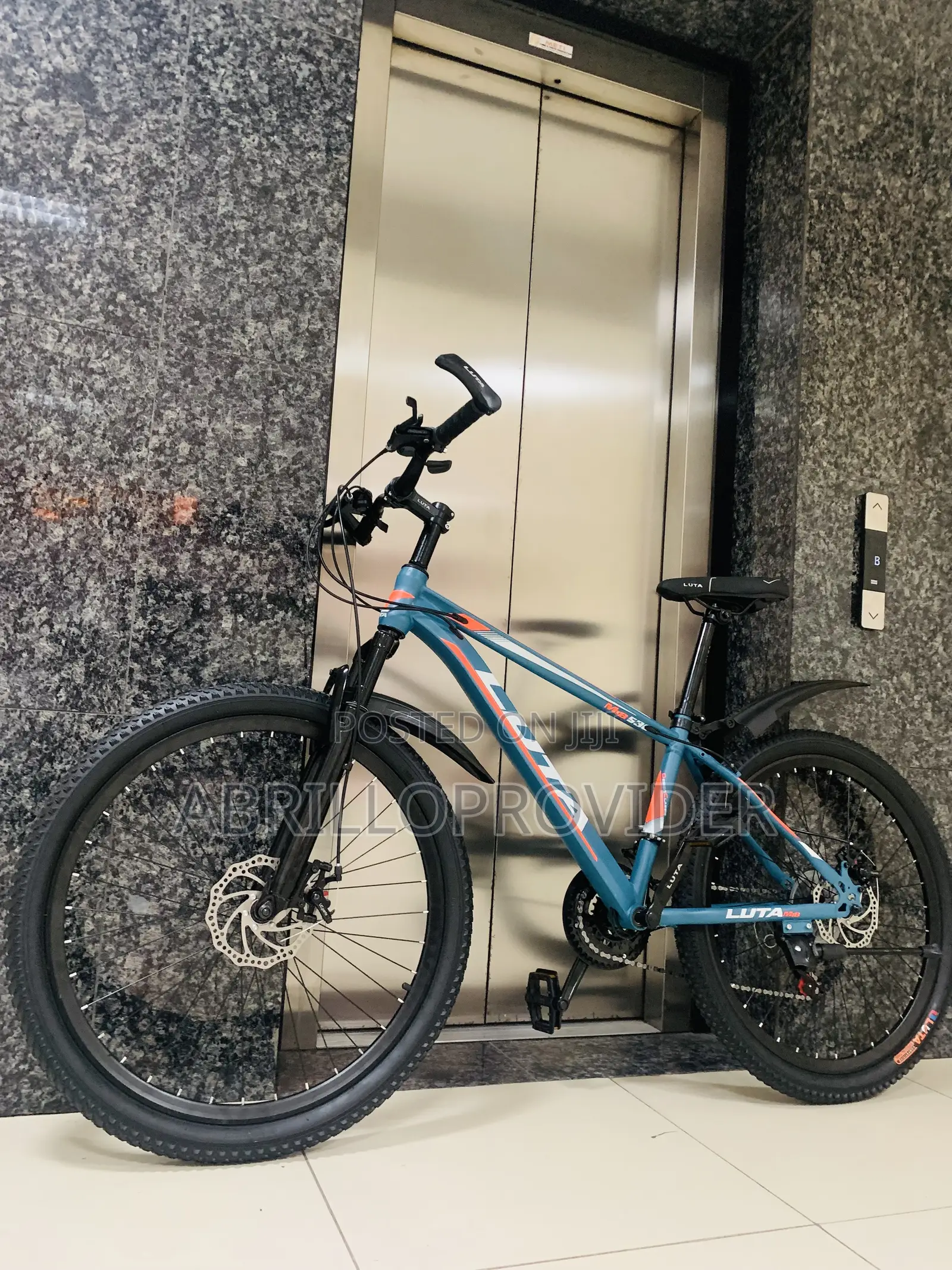 26 Inch Tyre Mountains Bike 567strong LUTA Bicycle Mountain