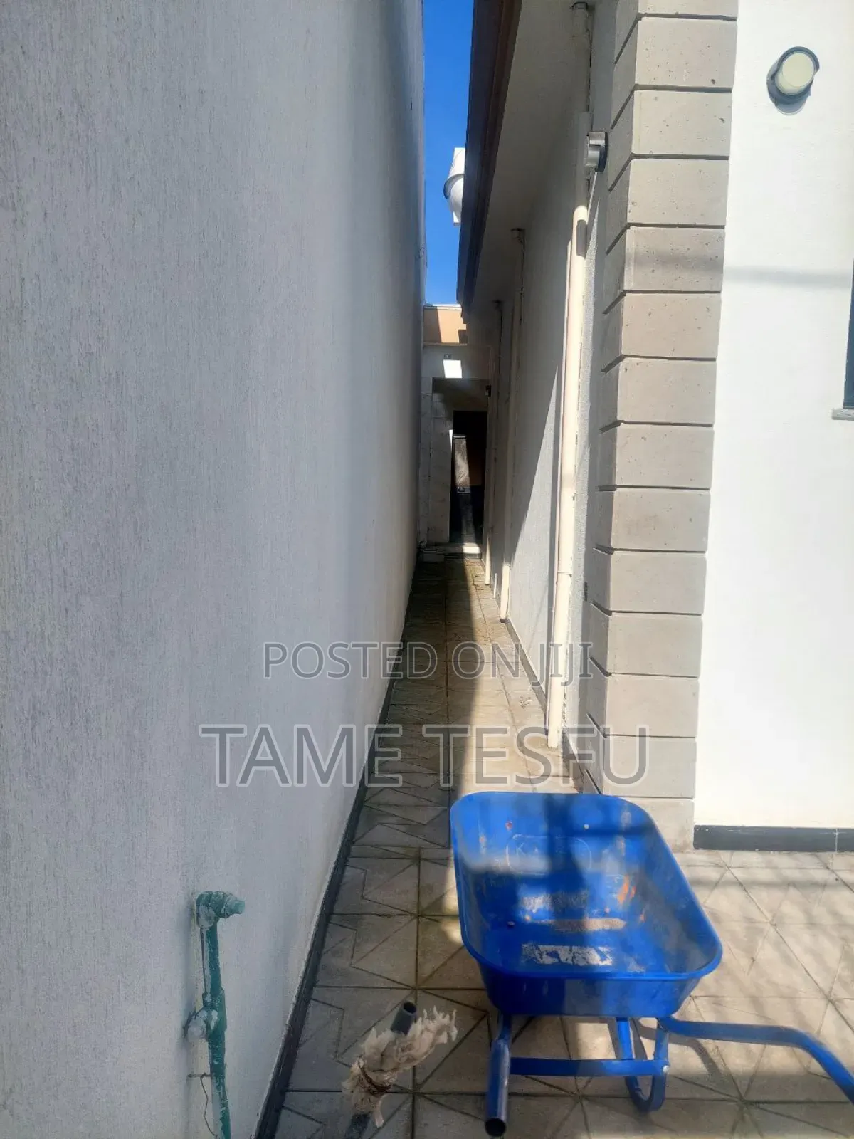 Furnished 3bdrm Villa in Summmit, Bole for sale