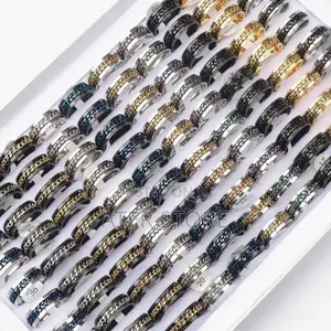 Rings With Rotatable Chains