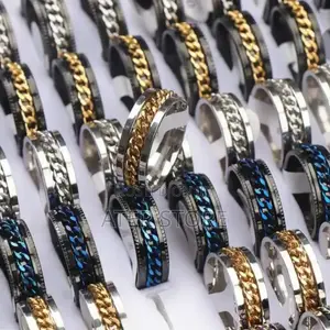 Rings With Rotatable Chains