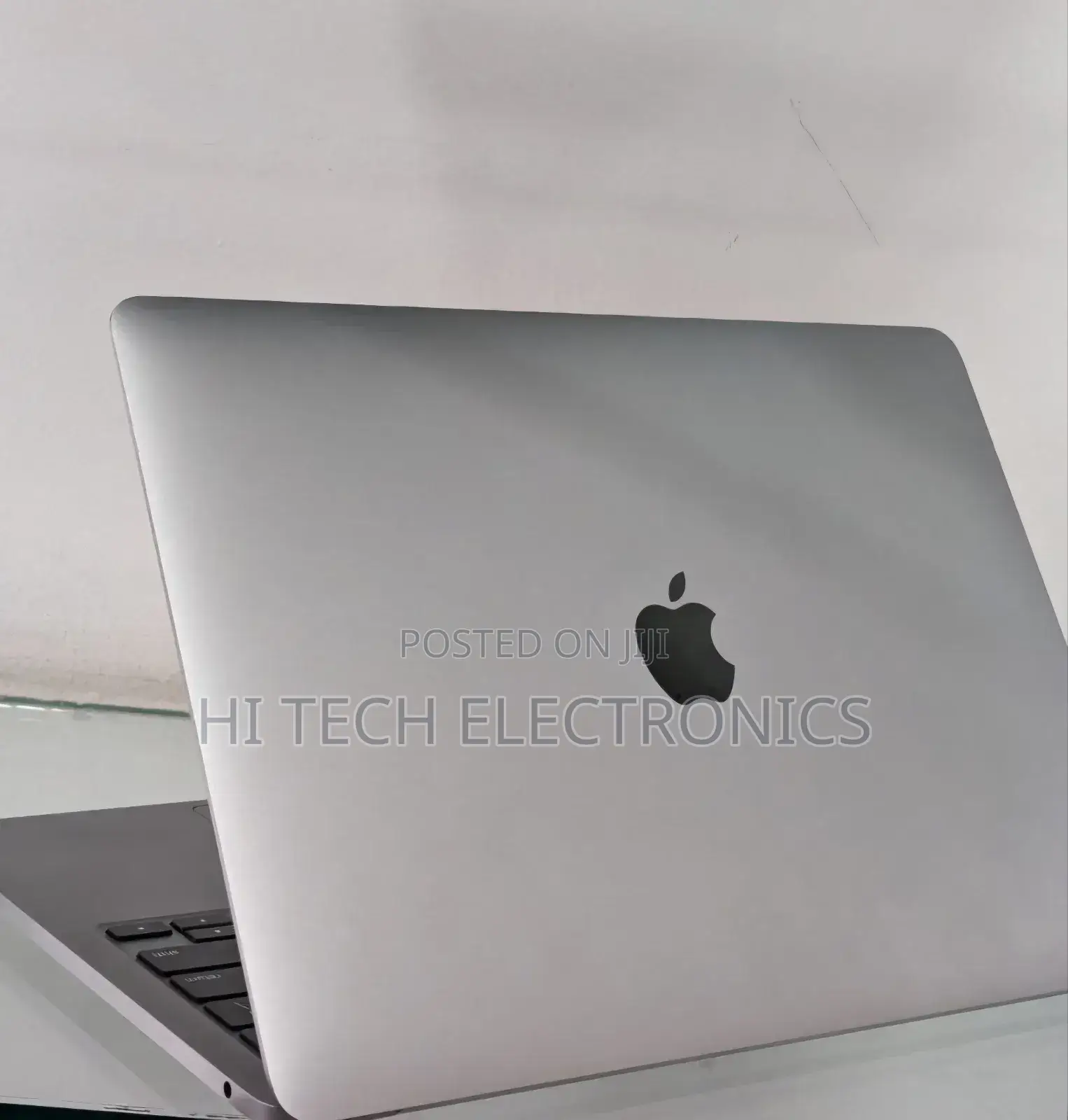 New Laptop Apple MacBook Pro 2020 M1 8GB Apple M1 Pro SSD 512GB