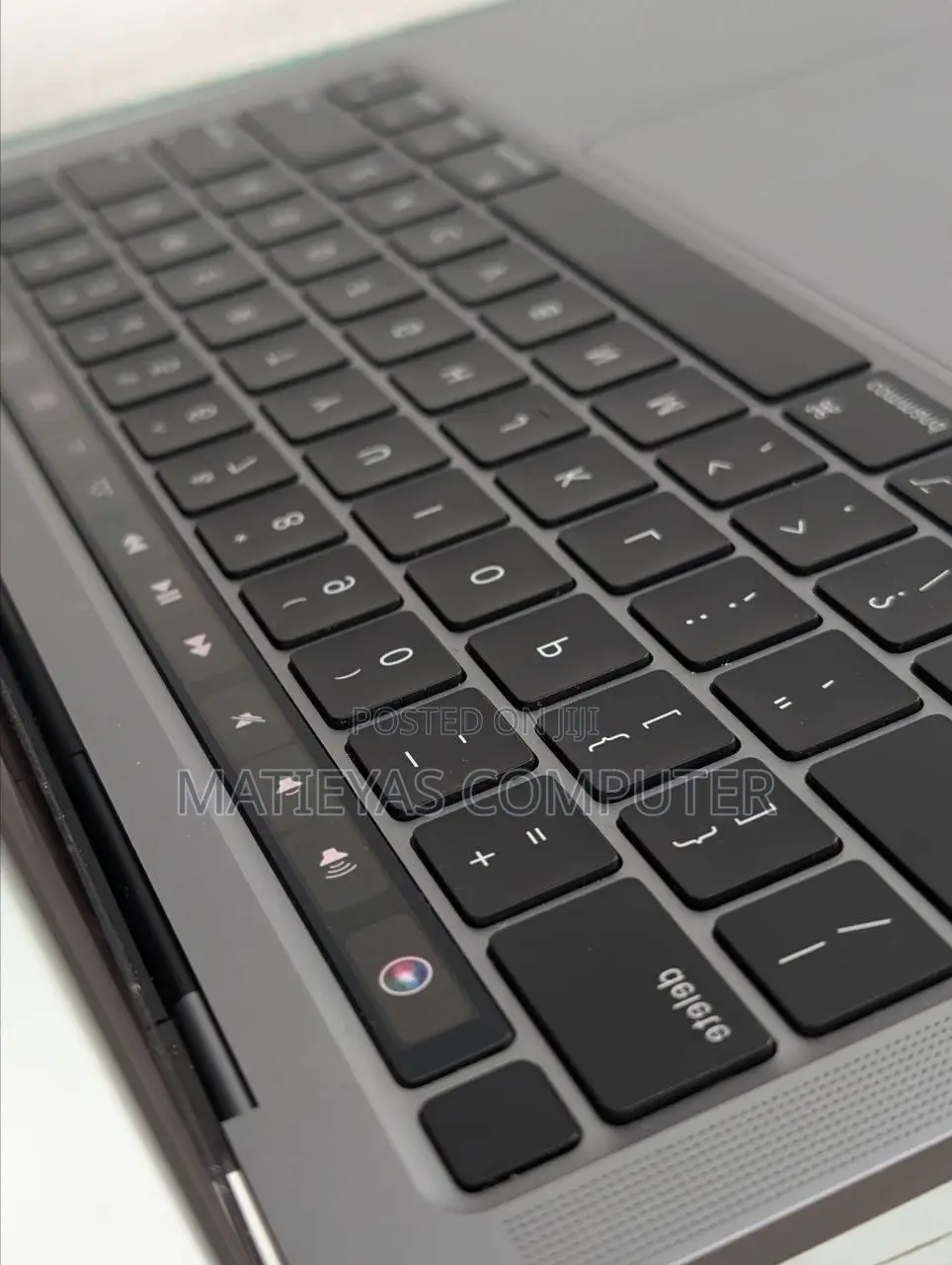 New Laptop Apple MacBook Pro 2020 M1 8GB Apple M1 SSD 512GB