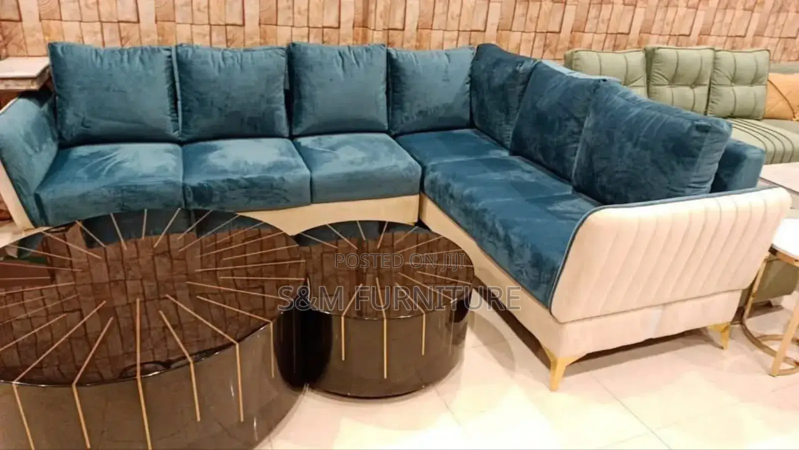 Cool L Shape Sofa Set With Aluminium Legs.