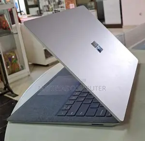 New Laptop Microsoft Surface 16GB Intel Core I7 SSD 256GB