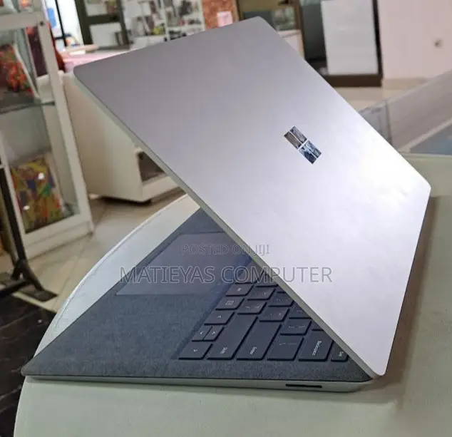 New Laptop Microsoft Surface 16GB Intel Core I7 SSD 256GB