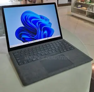 New Laptop Microsoft Surface 16GB Intel Core I7 SSD 256GB