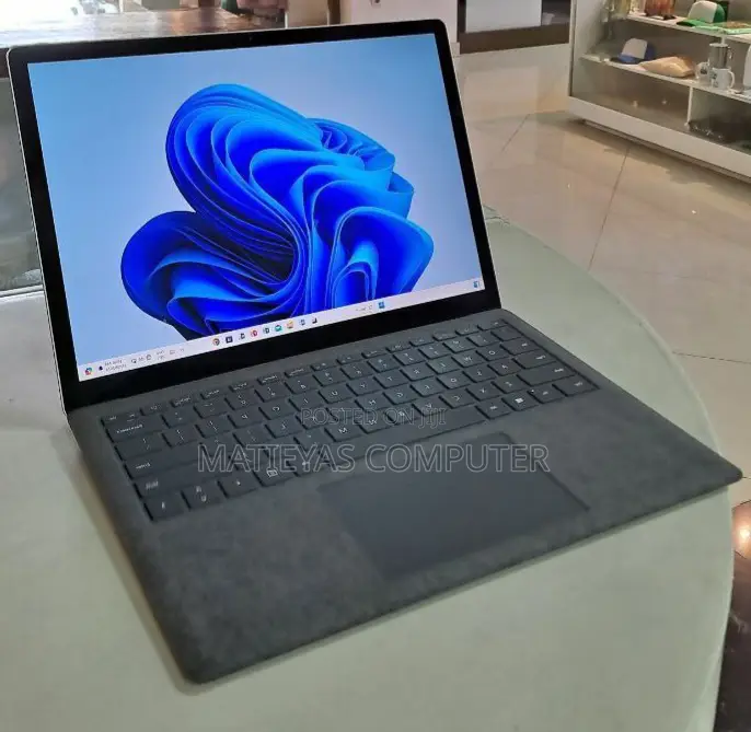 New Laptop Microsoft Surface 16GB Intel Core I7 SSD 256GB