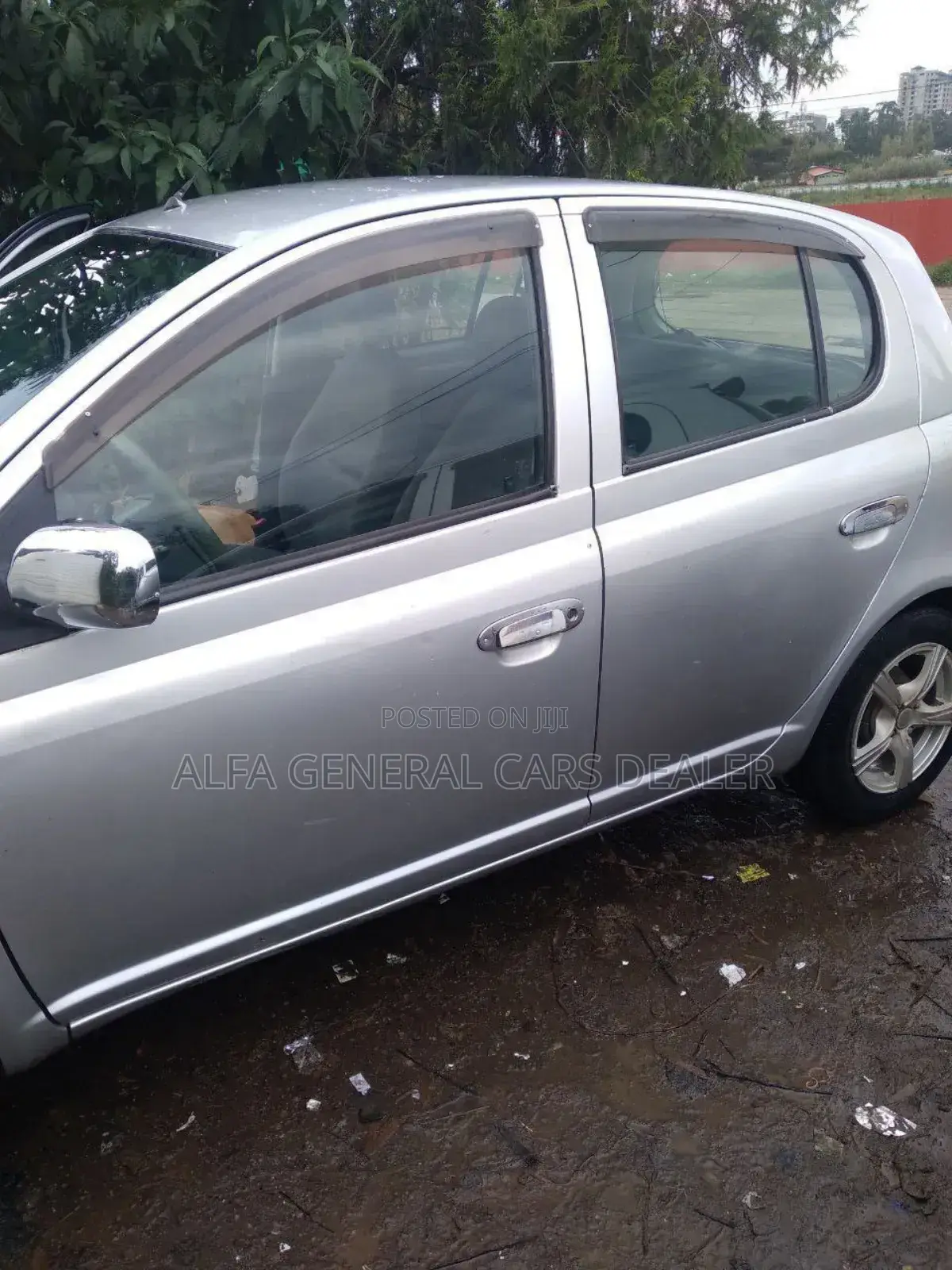 Toyota Vitz 2001 Silver