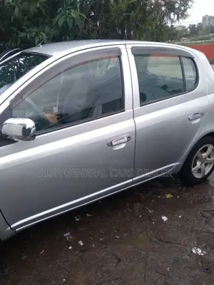 Toyota Vitz 2001 Silver