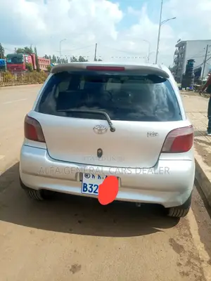 Toyota Vitz 2001 Silver