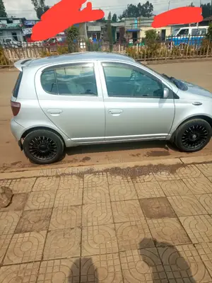 Toyota Vitz 2001 Silver