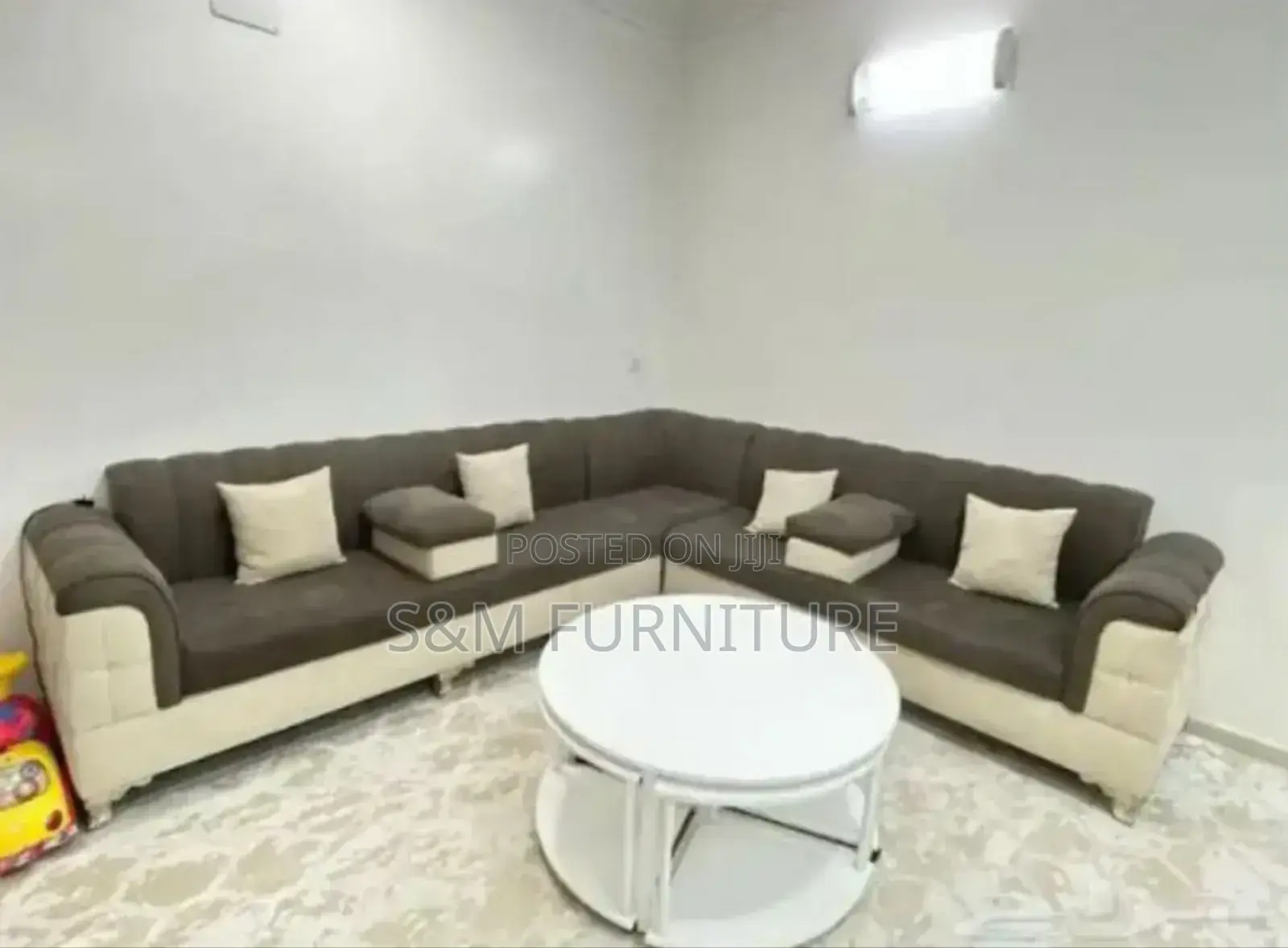 8 Seater L Shape Sofa With Aluminium Legs.