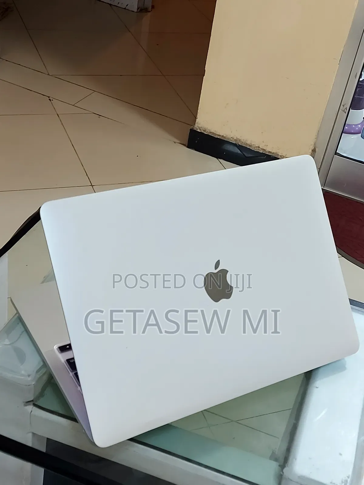 New Laptop Apple MacBook Pro 2023 M2 8GB Apple M2 SSD 512GB