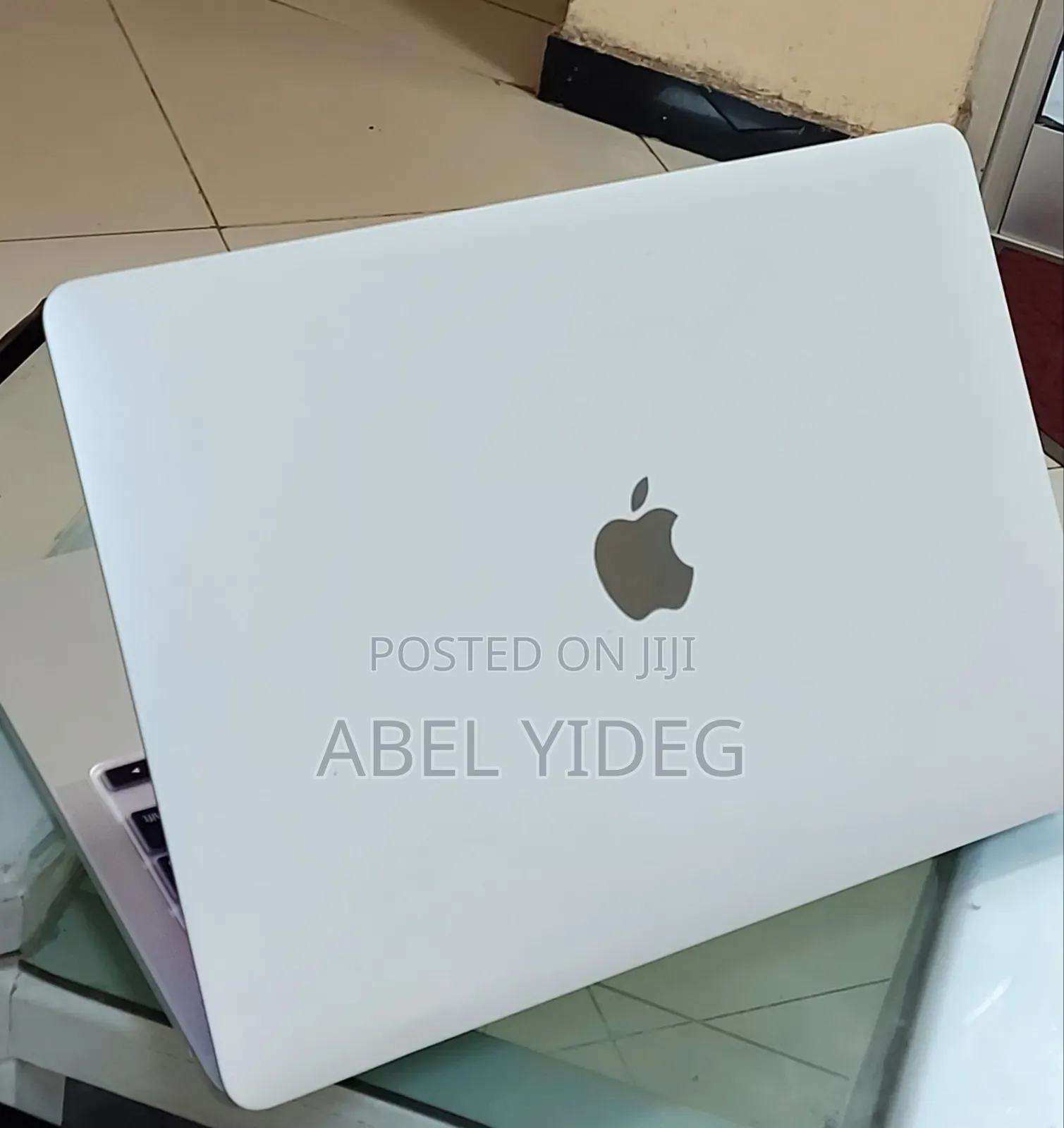 New Laptop Apple MacBook Pro 2022 M2 8GB Apple M2 SSD 512GB