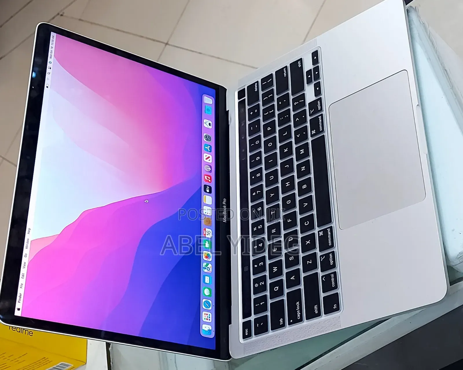 New Laptop Apple MacBook Pro 2022 M2 8GB Apple M2 SSD 512GB