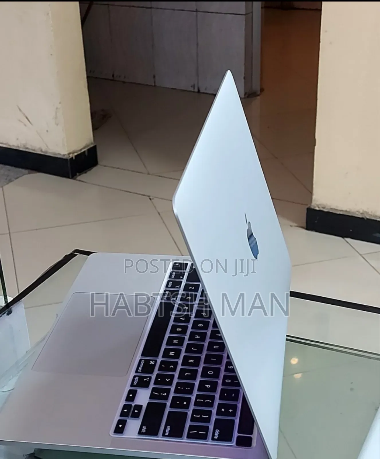 New Laptop Apple MacBook Pro 2022 M2 8GB Apple M2 SSD 512GB