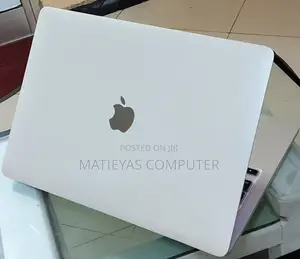 New Laptop Apple MacBook Pro 2022 M2 8GB Apple M2 SSD 512GB