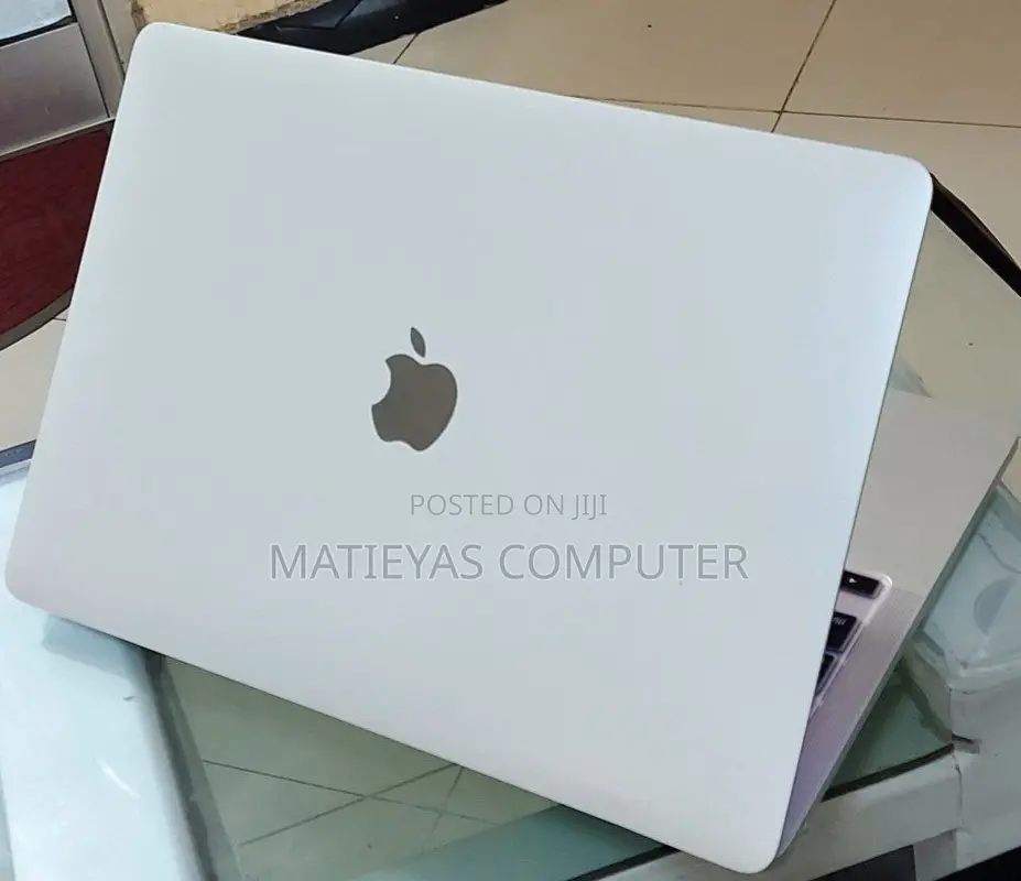 New Laptop Apple MacBook Pro 2022 M2 8GB Apple M2 SSD 512GB