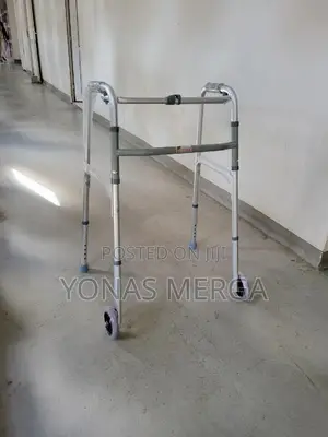 Photo - Everactiv by HCAH Lightweight Aluminuium Walker for Adults
