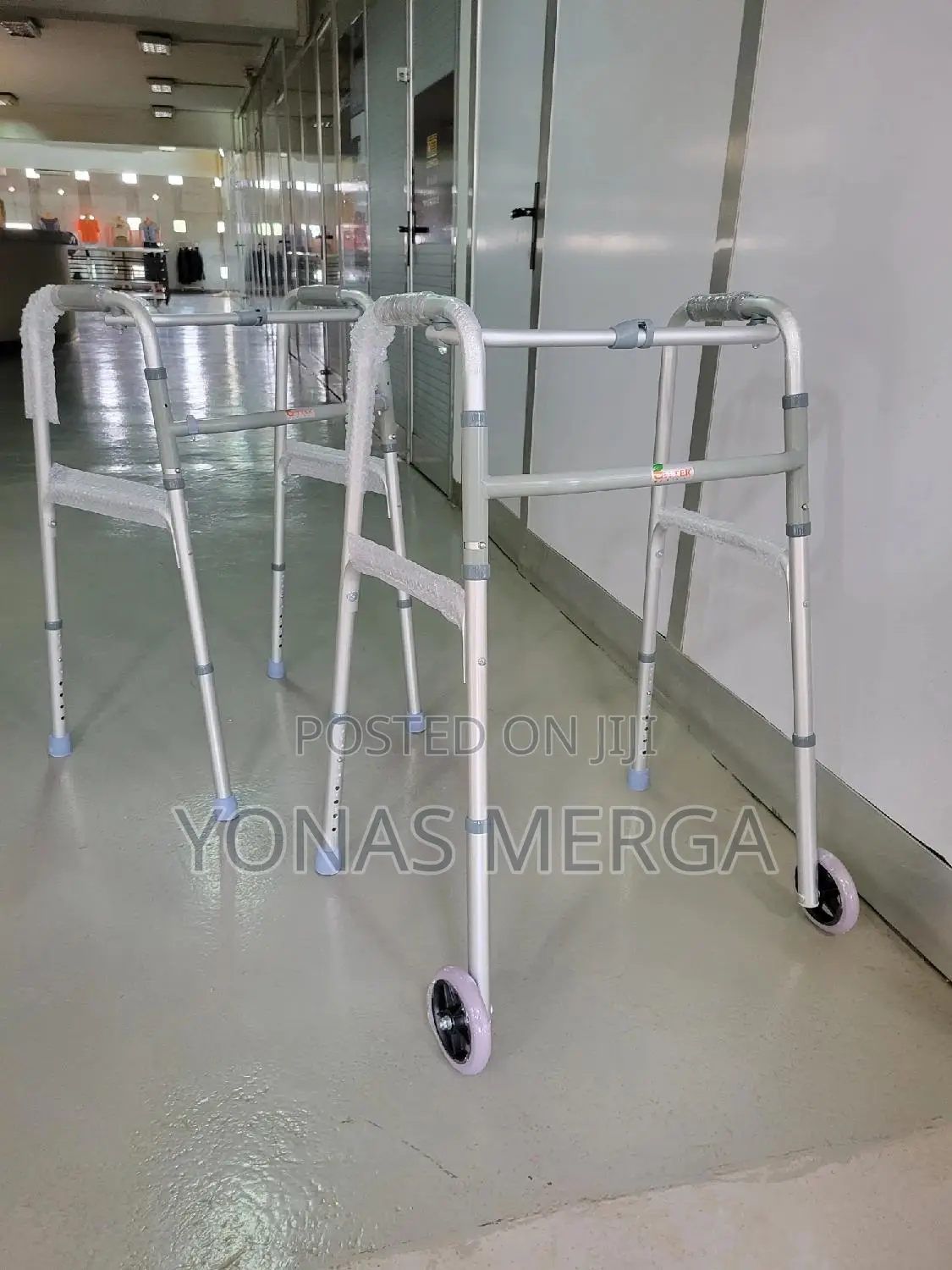 Walker Care MW905 Moving Walker Height Adjustable 30.5-37.5"