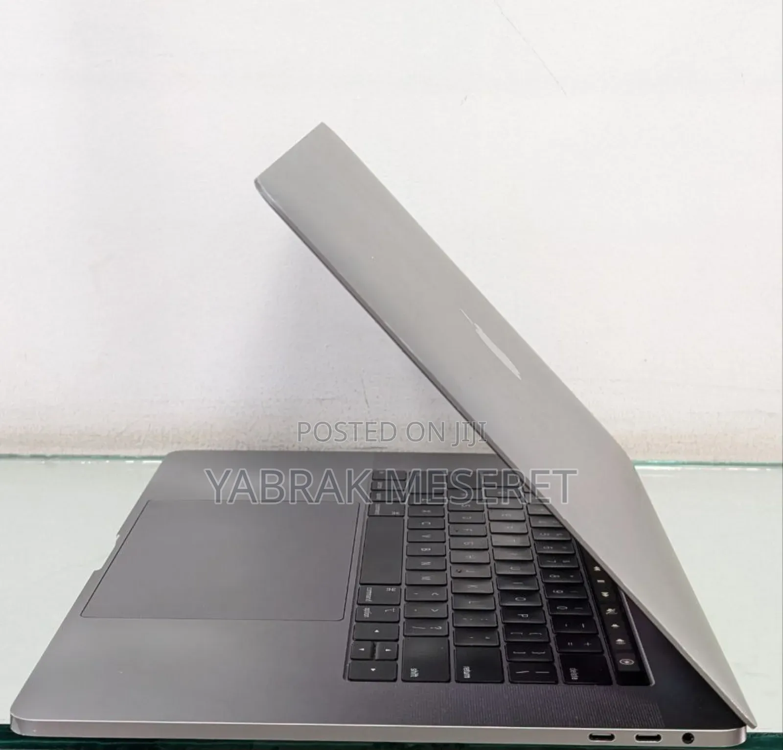 New Laptop Apple MacBook Pro 2018 32GB Intel Core I9 SSD 512GB
