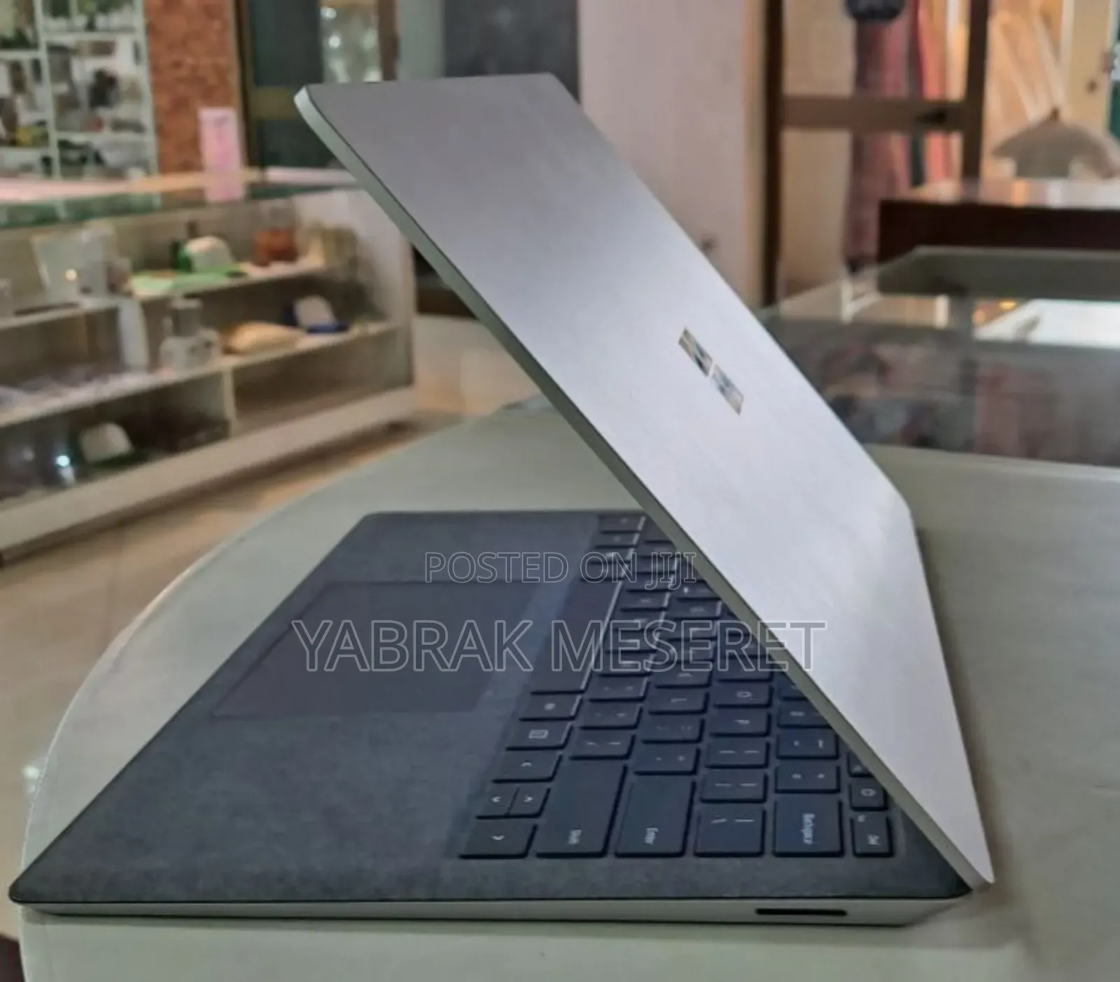 New Laptop Microsoft Surface Laptop 8GB Intel Core I7 SSD 256GB