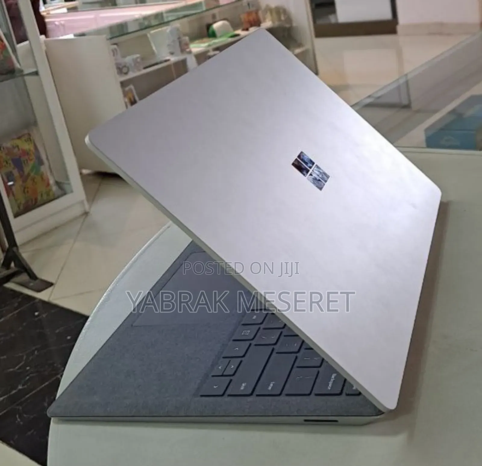 New Laptop Microsoft Surface Laptop 8GB Intel Core I7 SSD 256GB