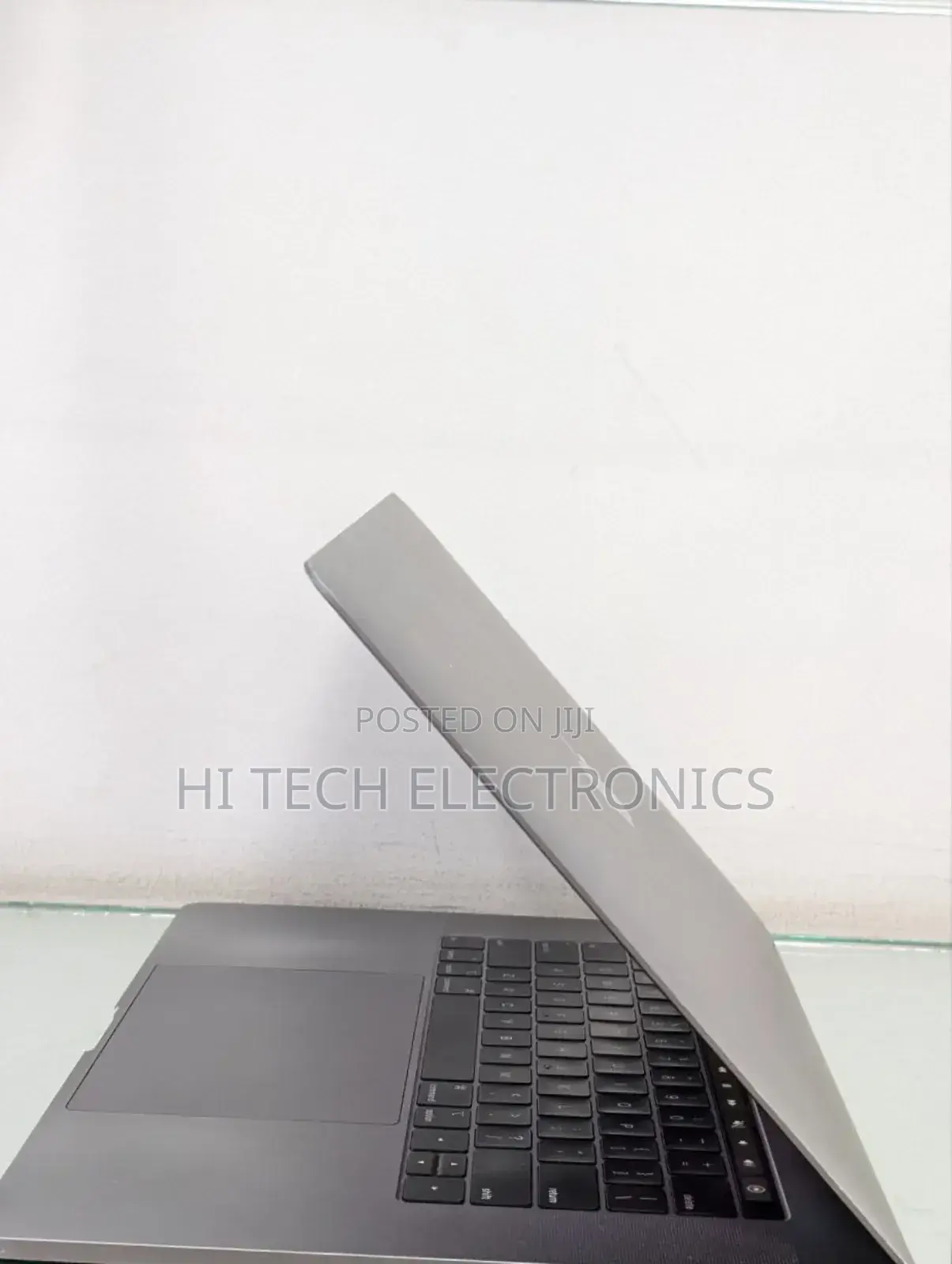 New Laptop Apple MacBook Pro 2018 32GB Intel Core I9 SSD 512GB