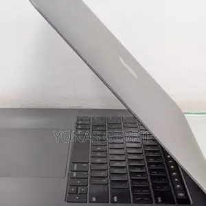 New Laptop Apple MacBook Pro 2018 32GB Intel Core I9 SSD 512GB