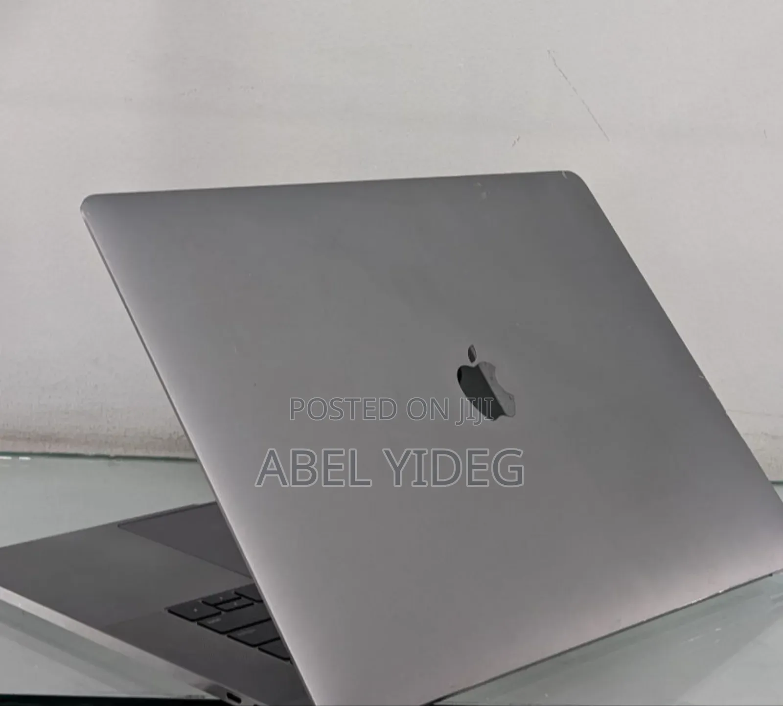 New Laptop Apple MacBook Pro 2018 16GB Intel Core I9 SSD 512GB