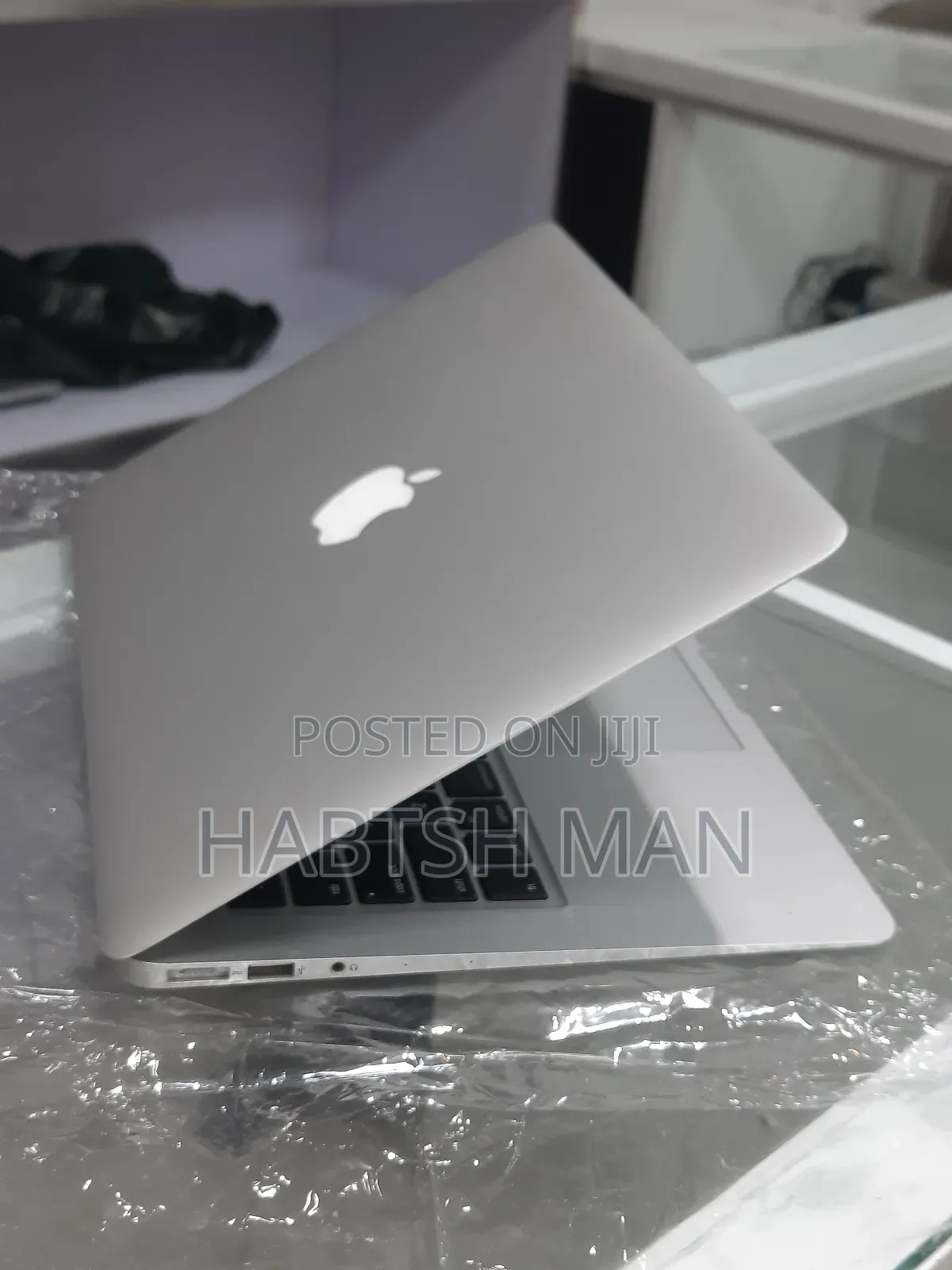 New Laptop Apple MacBook 2015 8GB Intel Core I5 SSD 256GB