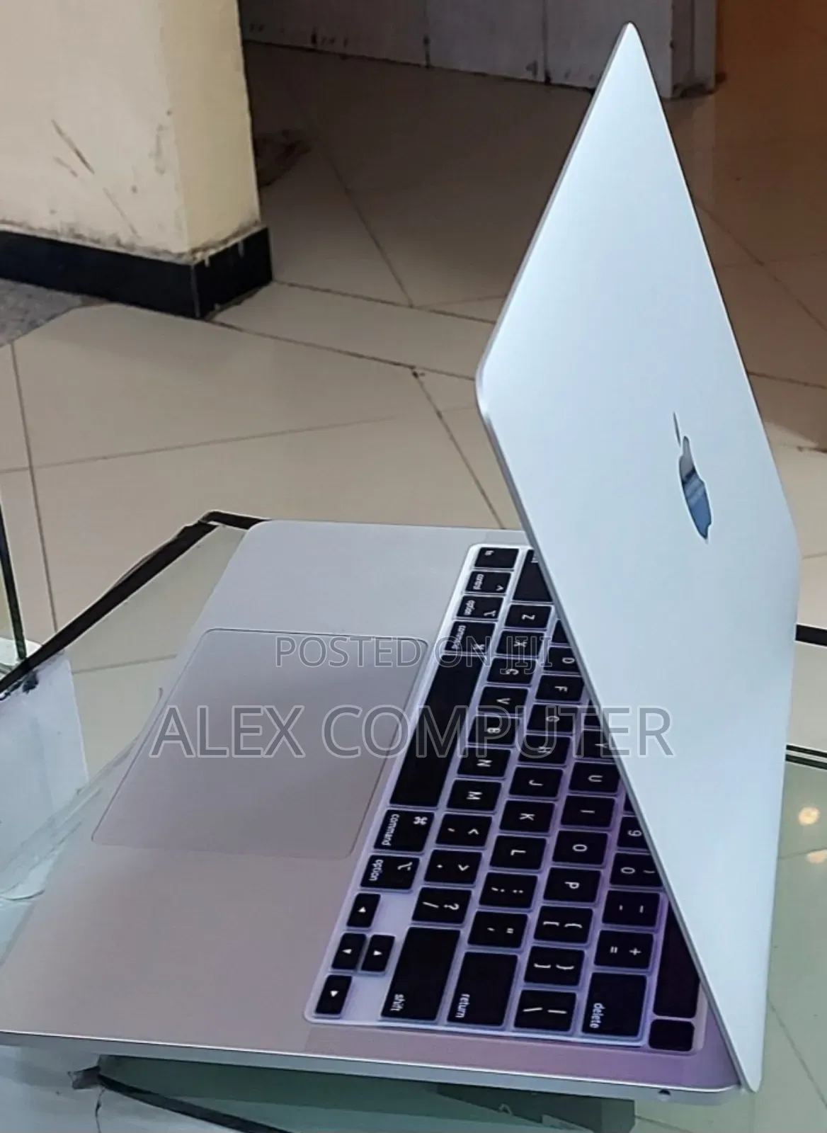 New Laptop Apple MacBook Pro 2022 M2 8GB Apple M2 SSD 512GB