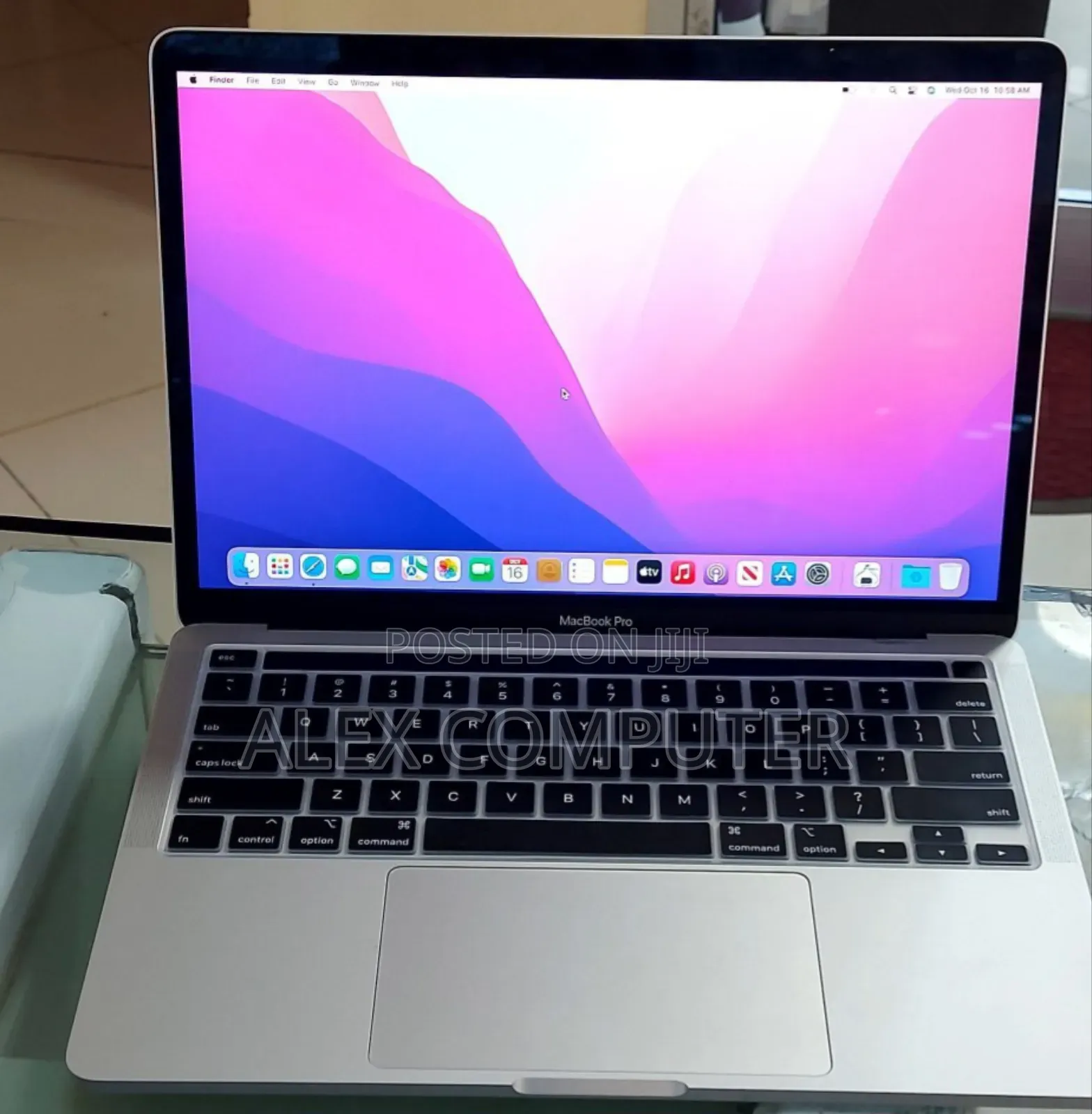 New Laptop Apple MacBook Pro 2022 M2 8GB Apple M2 SSD 512GB