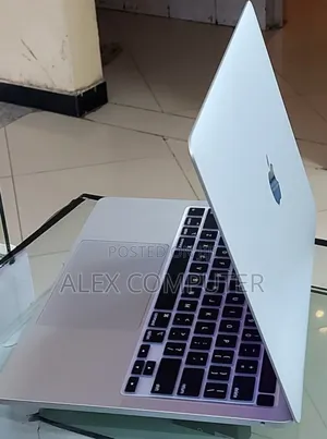 New Laptop Apple MacBook Pro 2022 M2 8GB Apple M2 SSD 512GB