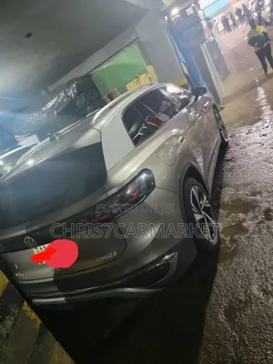 Volkswagen ID.6 2023 Gold