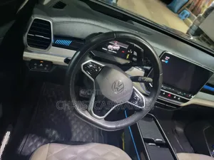 Volkswagen ID.6 2023 Gold